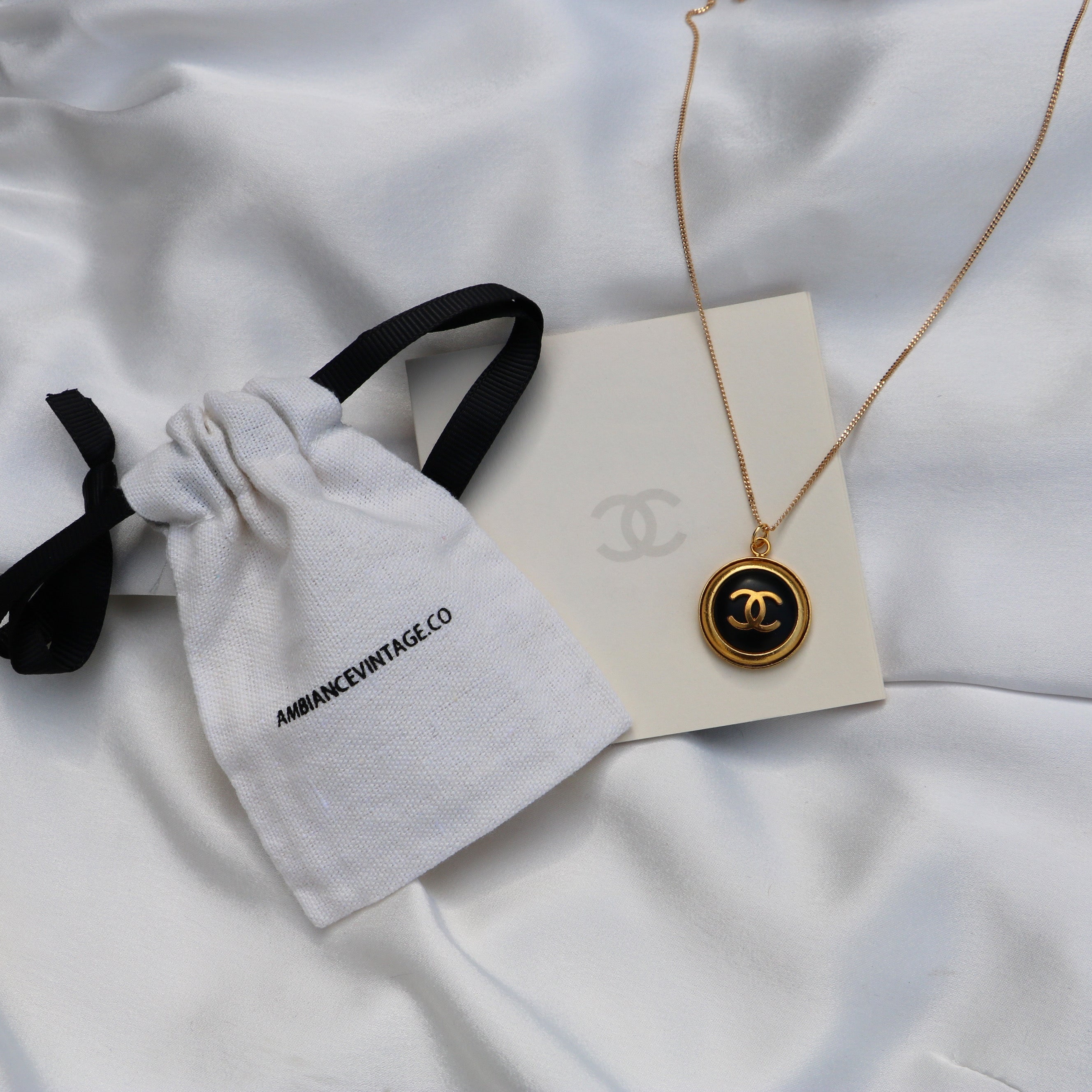 COLLIER UPCYCLÉ CHANEL | NOIR ET DORÉ