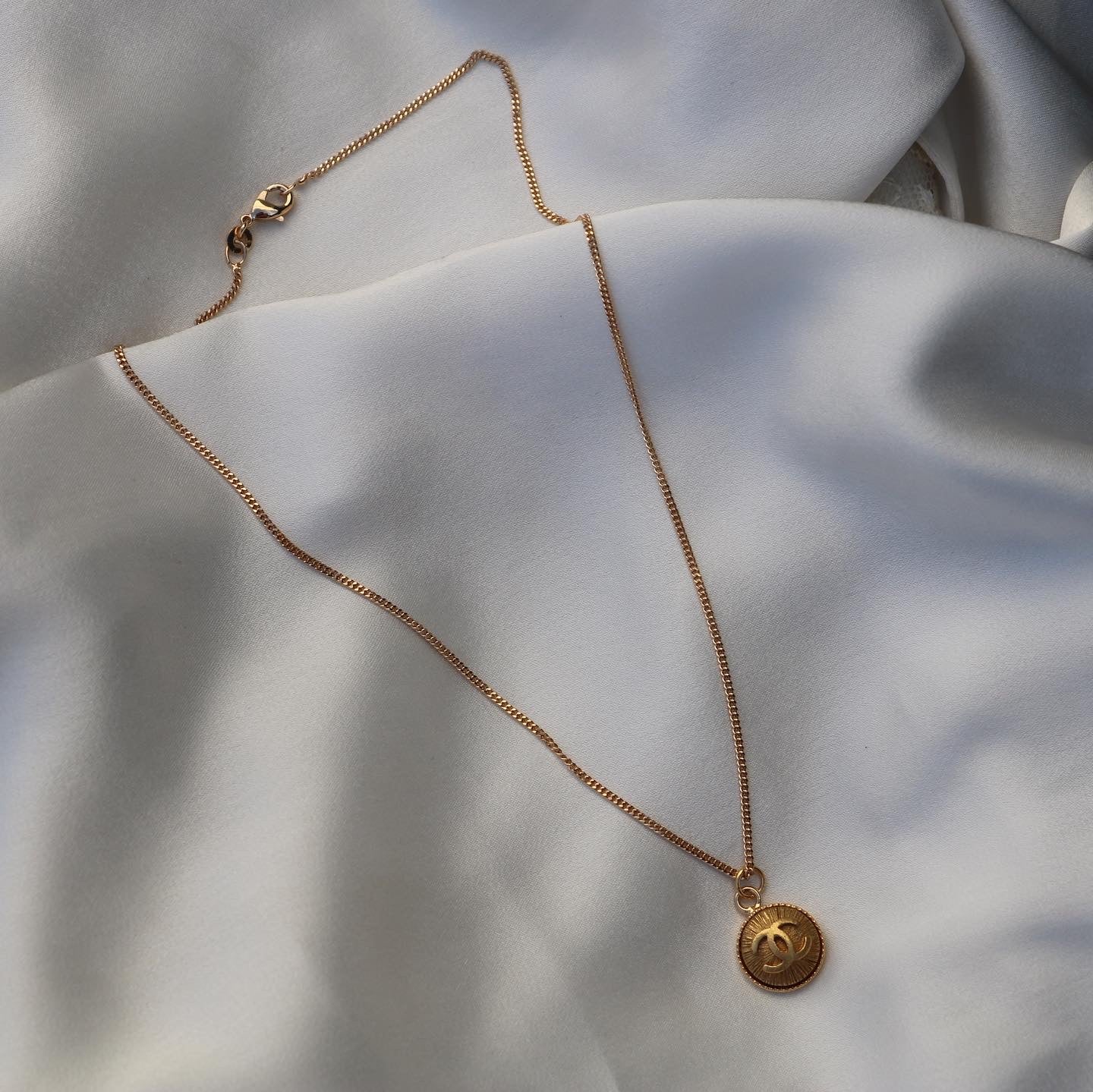 COLLIER UPCYCLÉ CHANEL | PETIT DORÉ