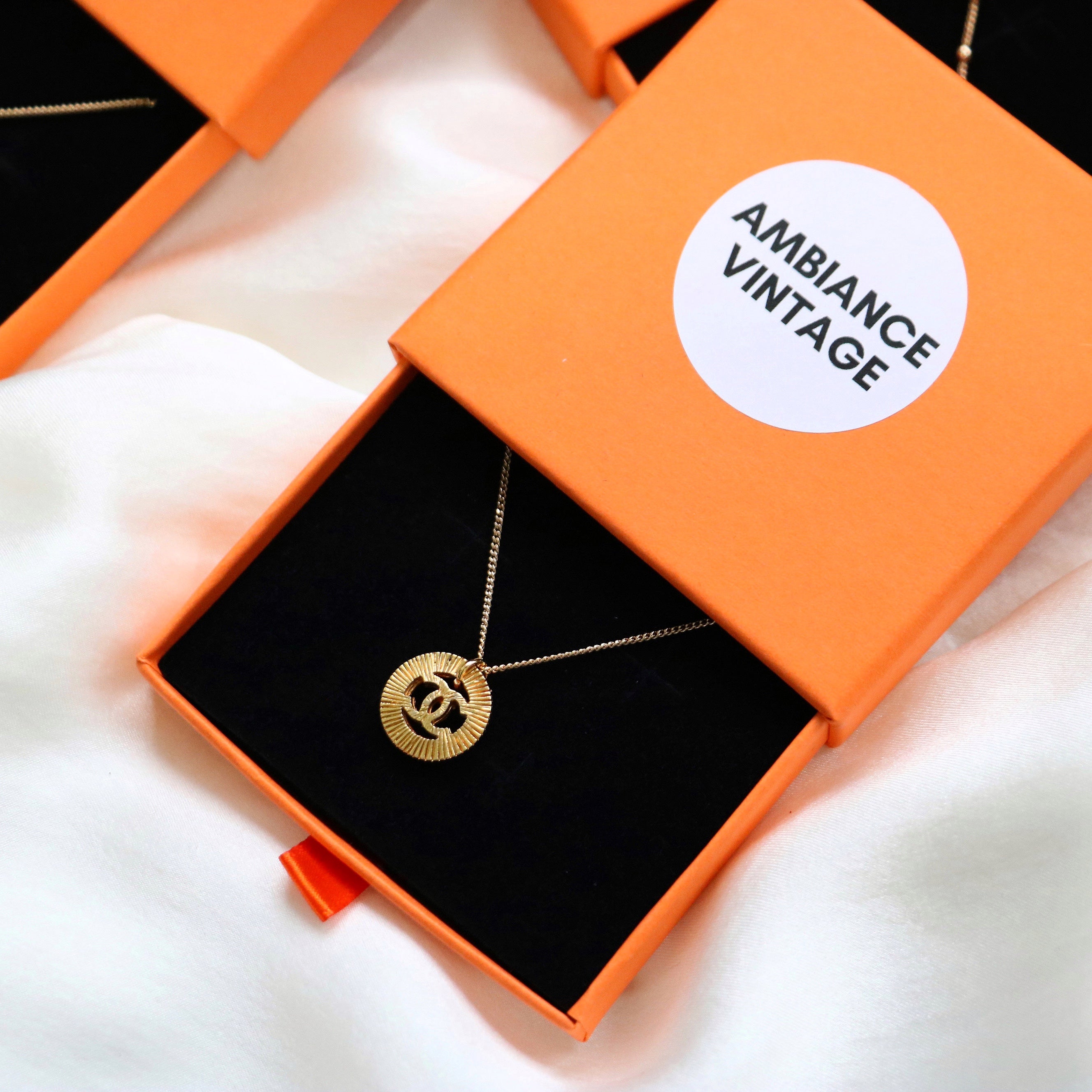 COLLIER RAS COU UPCYCLÉ CHANEL