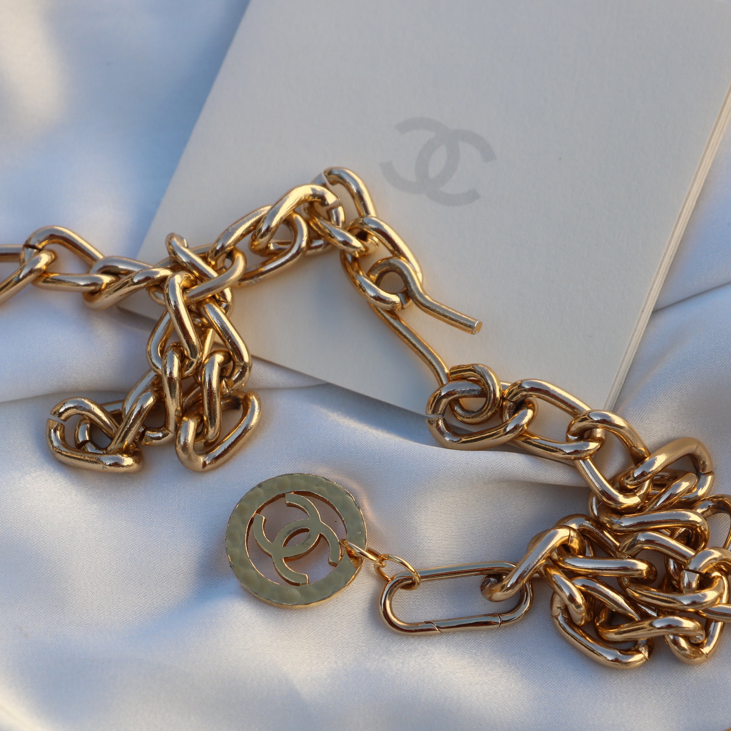 CEINTURE CHAÎNE UPCYCLÉE CHANEL