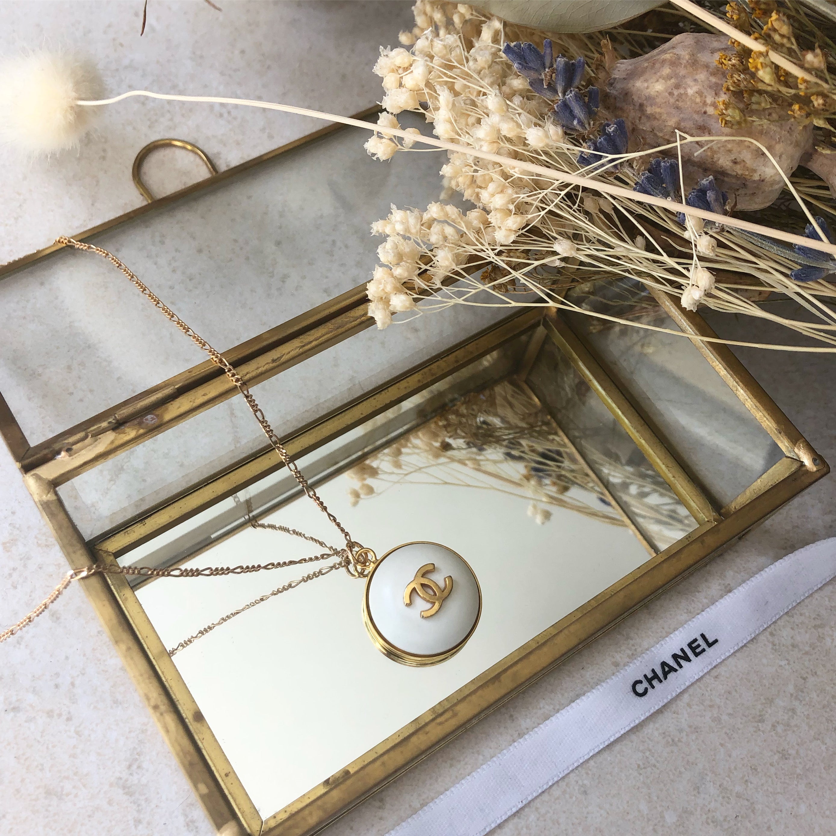 COLLIER UPCYCLÉ | BOUTON BLANC