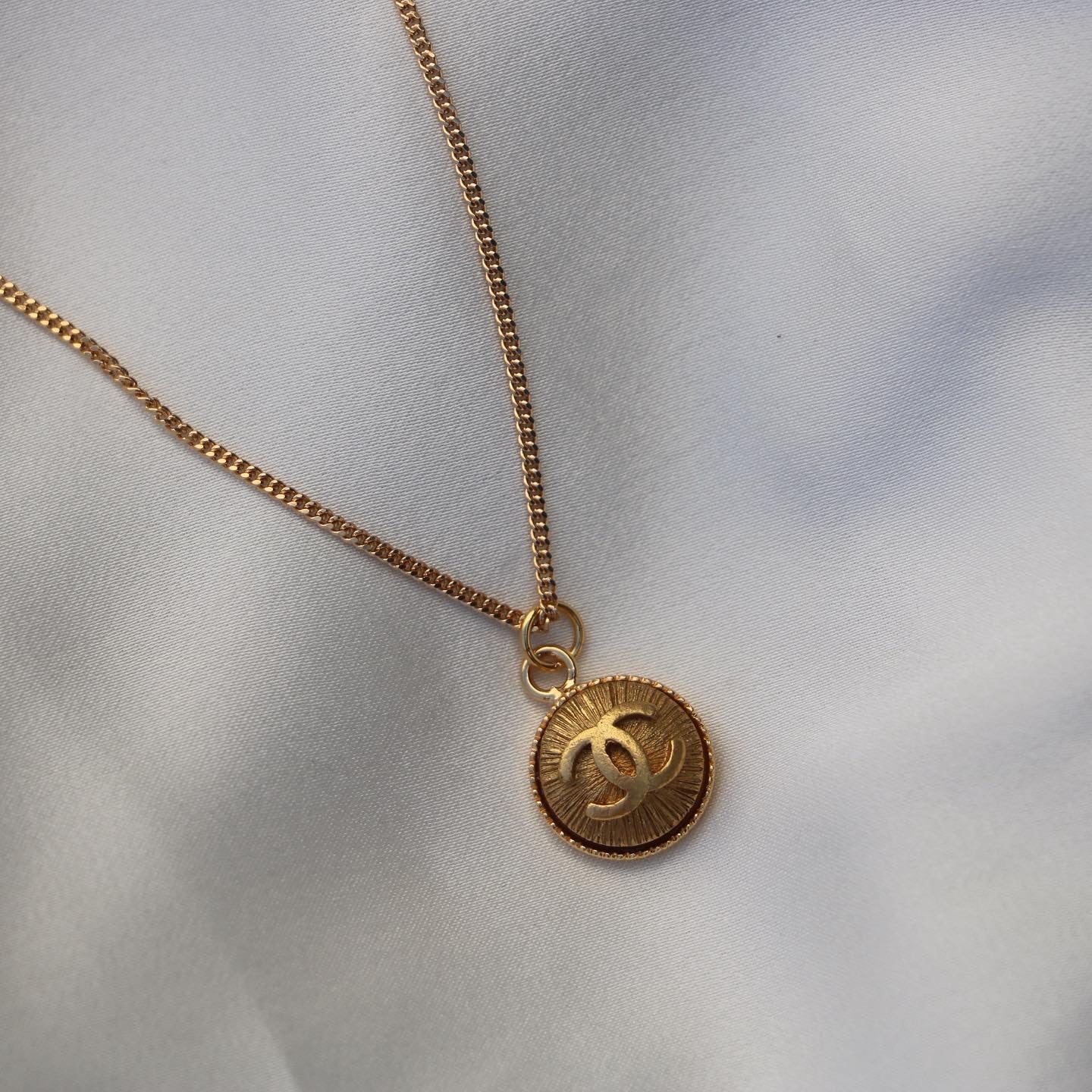 COLLIER UPCYCLÉ CHANEL | PETIT DORÉ