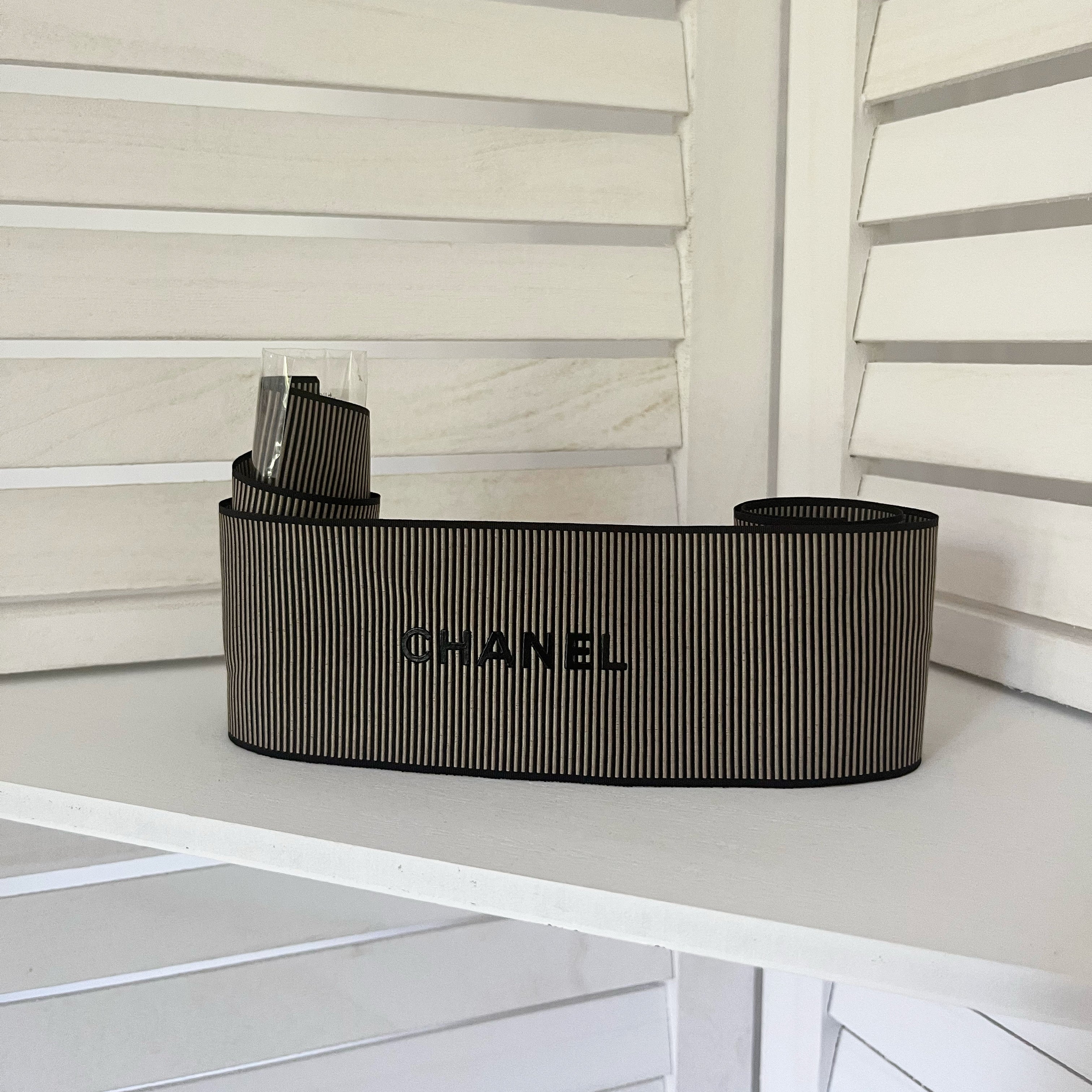 PRÉ-COMMANDE | COUSSIN UPCYCLÉ CHANEL À RAYURES