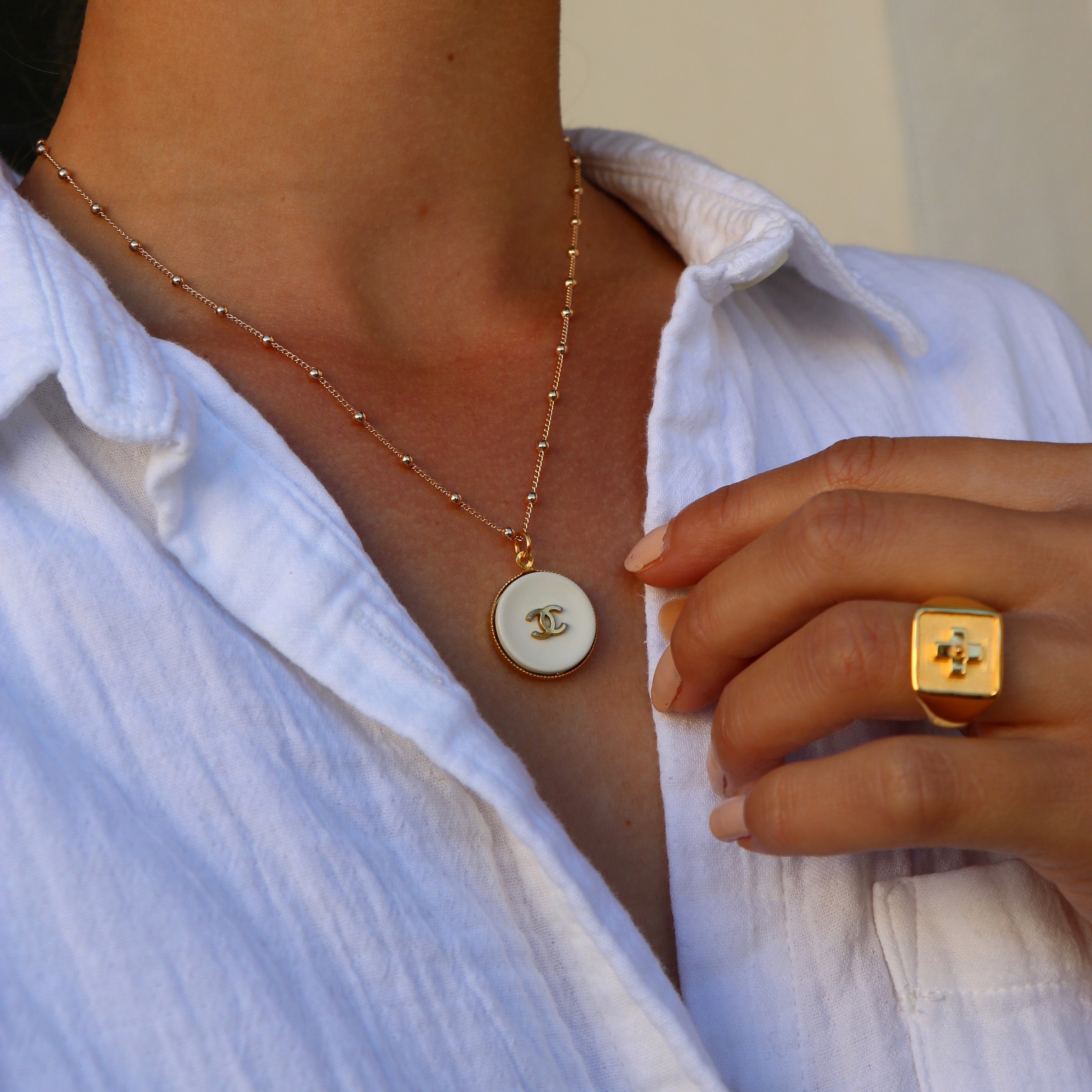 COLLIER UPCYCLÉ CHANEL | BLANC