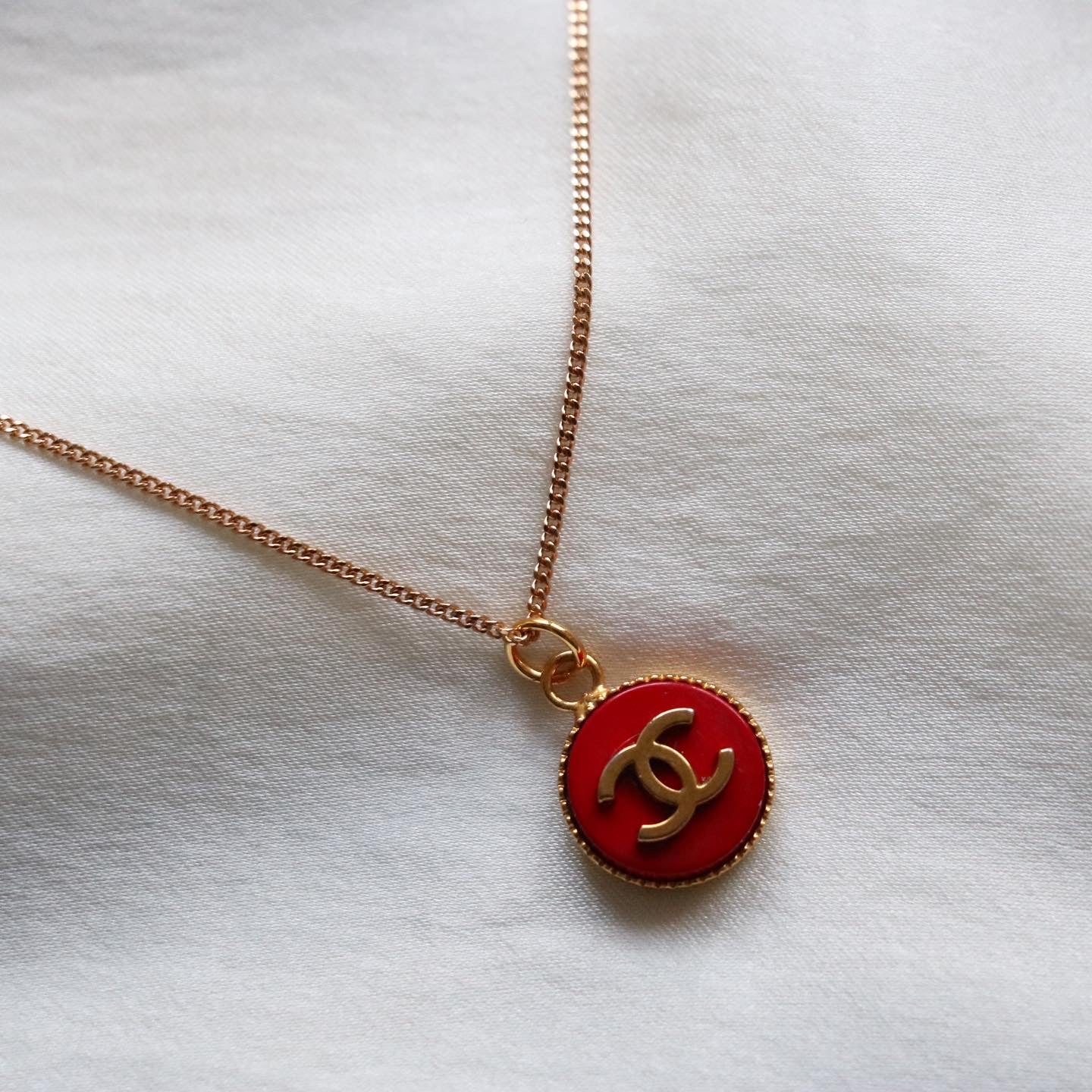 COLLIER UPCYCLÉ CHANEL | ROUGE RARE