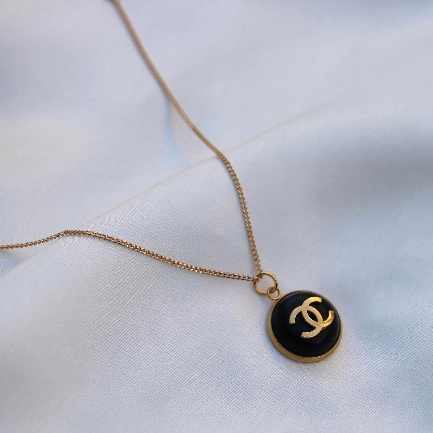 COLLIER UPCYCLÉ CHANEL | PETIT NOIR