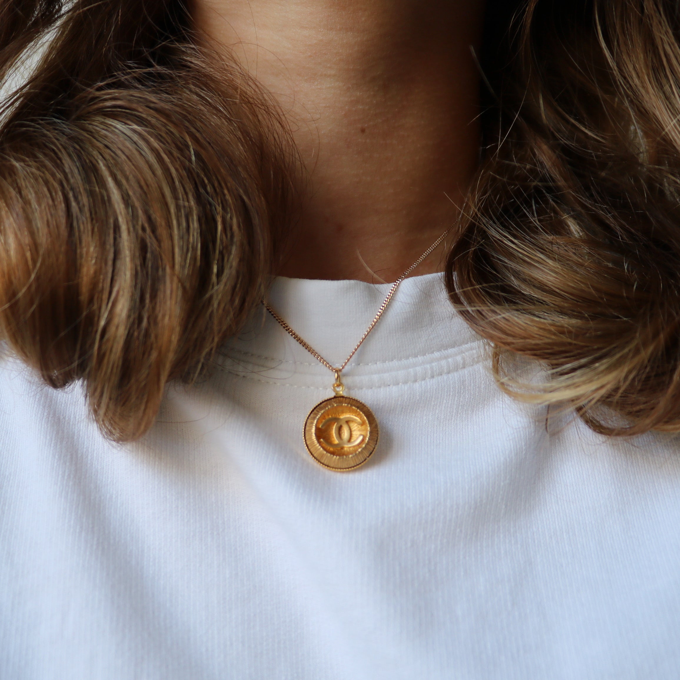 COLLIER UPCYCLÉ CHANEL | BOUTON BOMBÉ