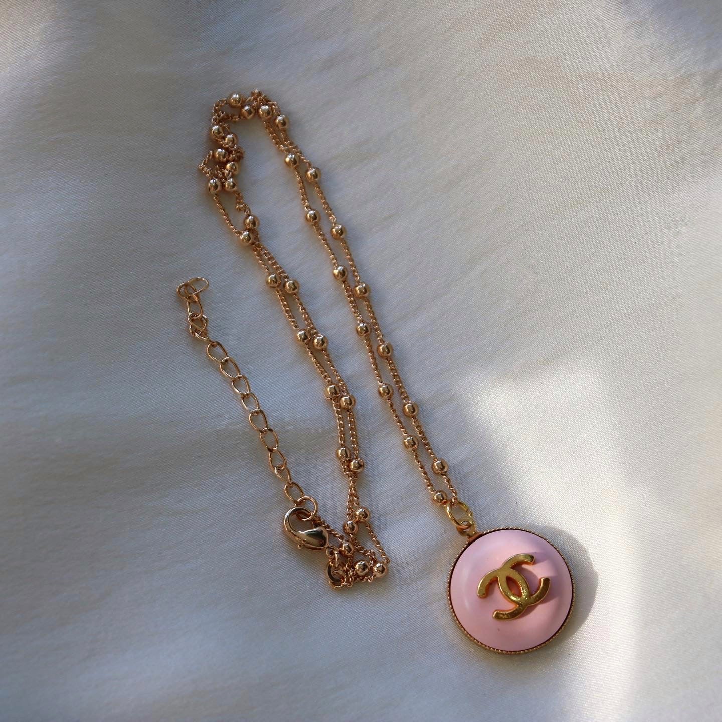 COLLIER UPCYCLÉ CHANEL | ROSE POUDRÉ