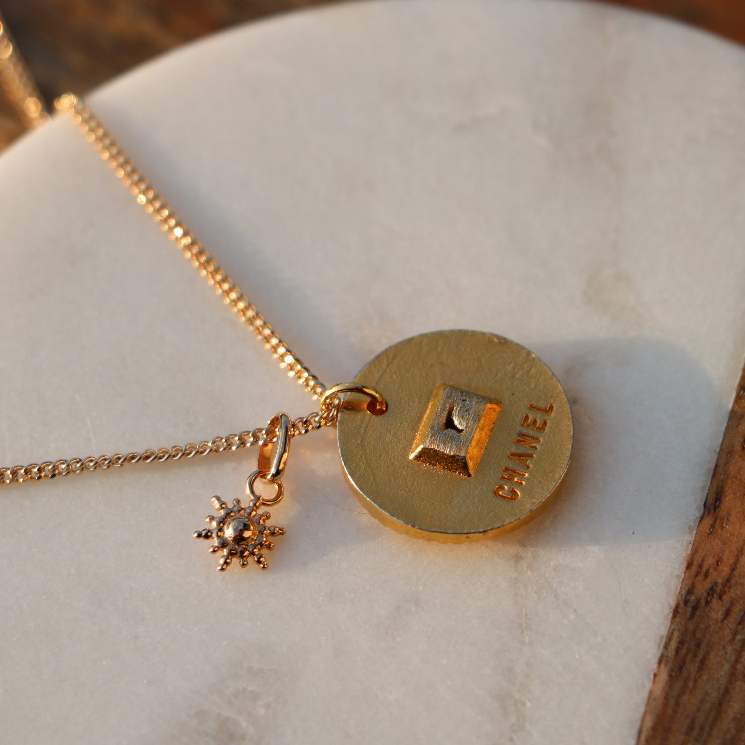 COLLIER UPCYCLÉ CHANEL | "SOLEIL" RARE