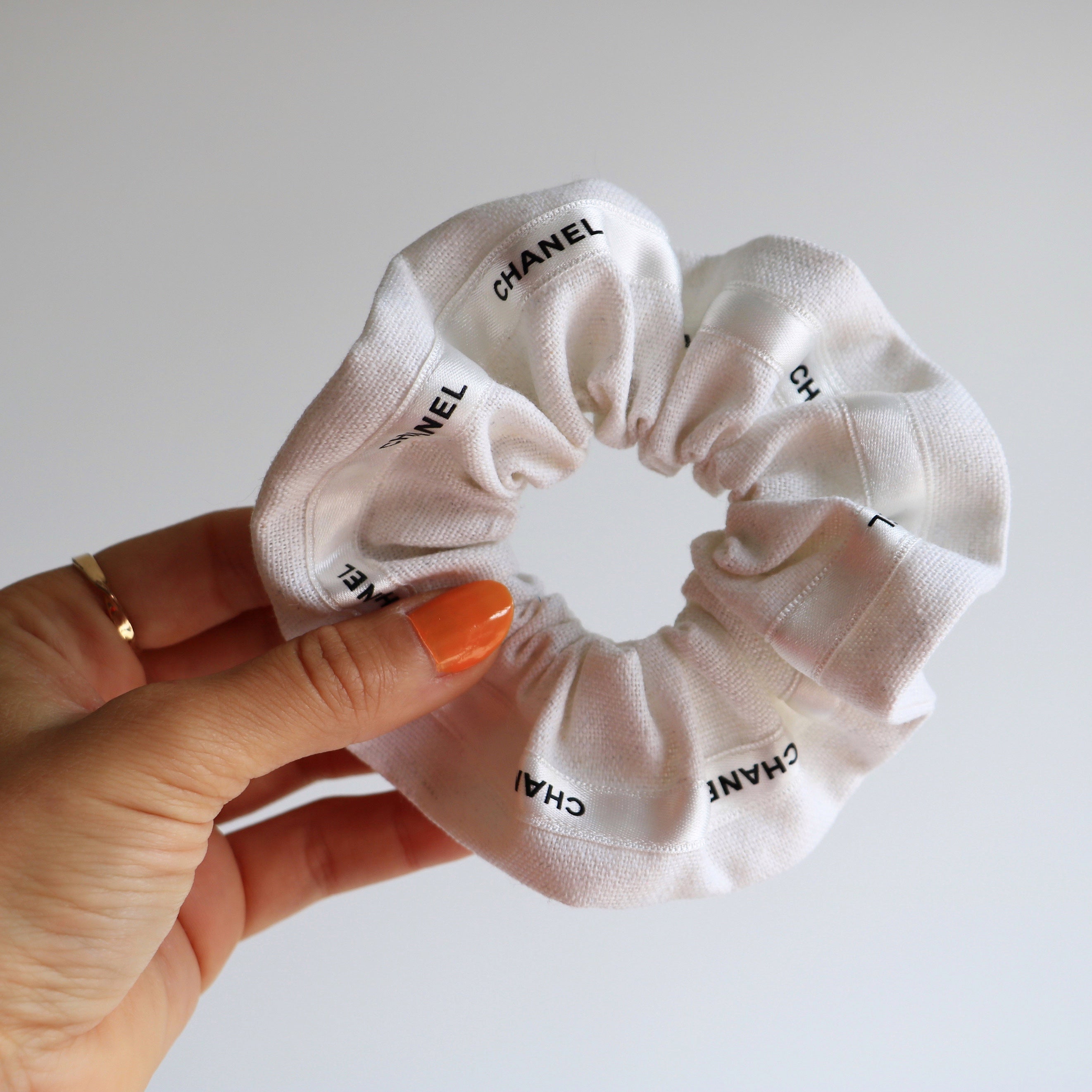 CHOUCHOU UPCYCLÉ CHANEL | BLANC