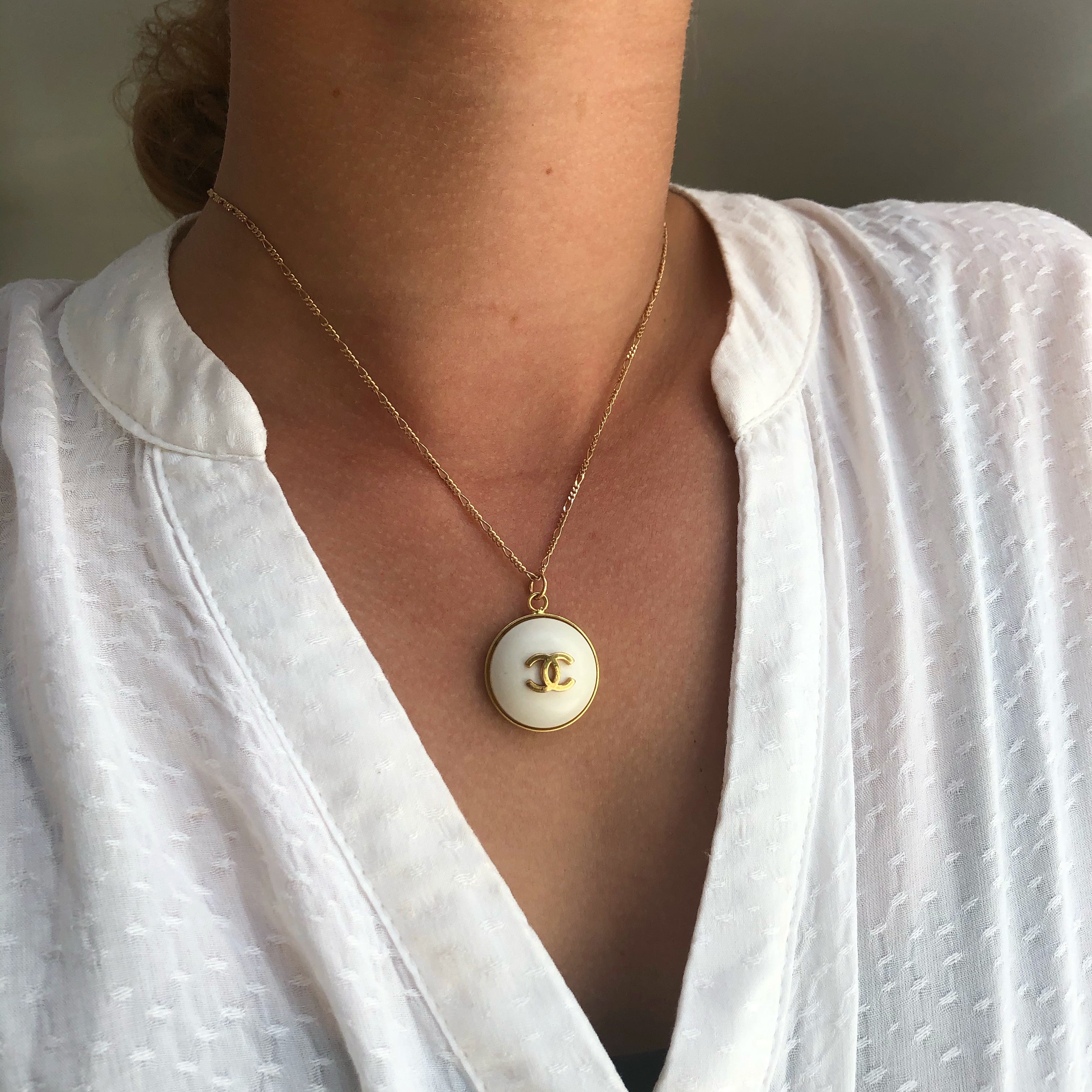 COLLIER UPCYCLÉ | BOUTON BLANC