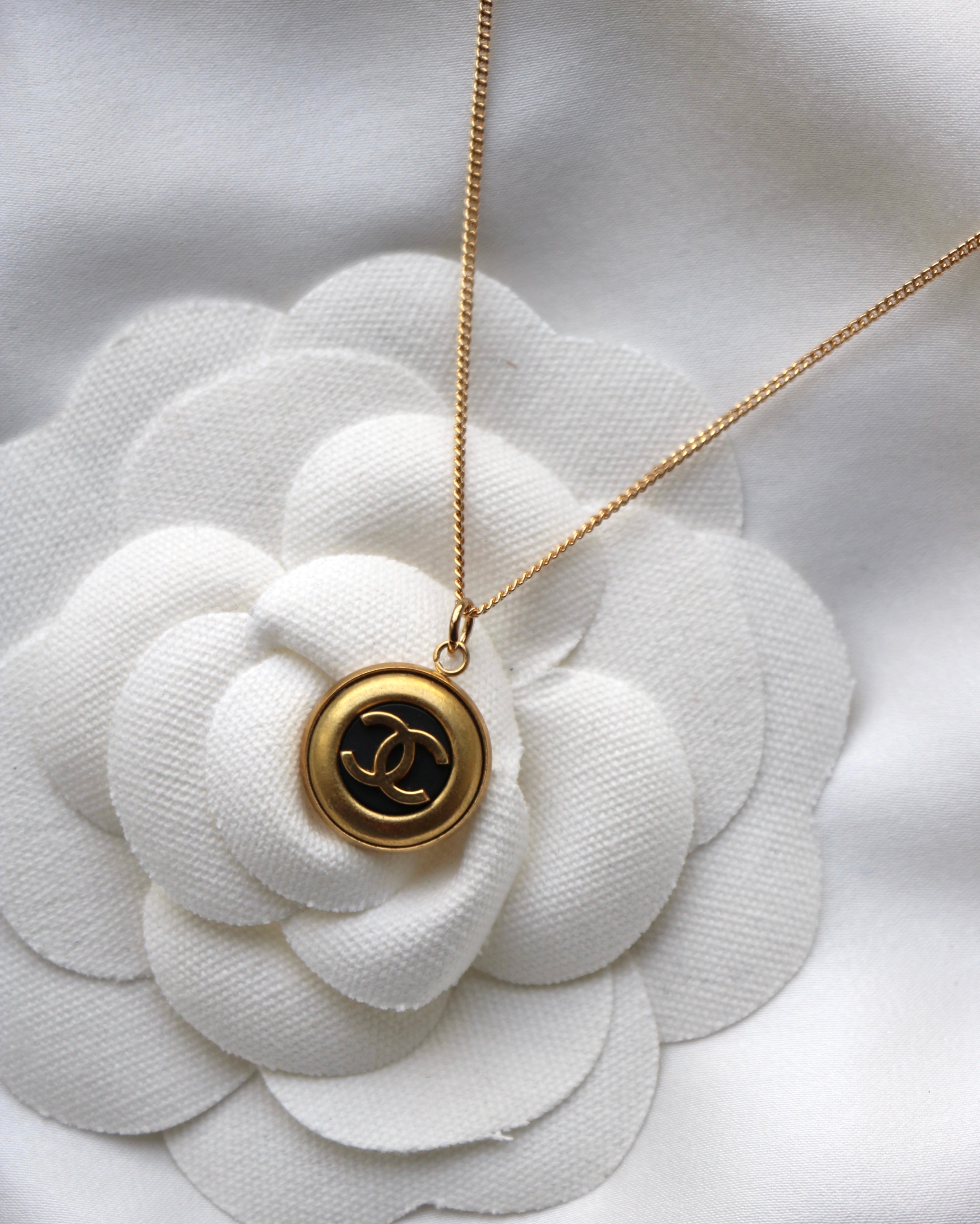 COLLIER UPCYCLÉ CHANEL | NOIR/DORÉ N°2