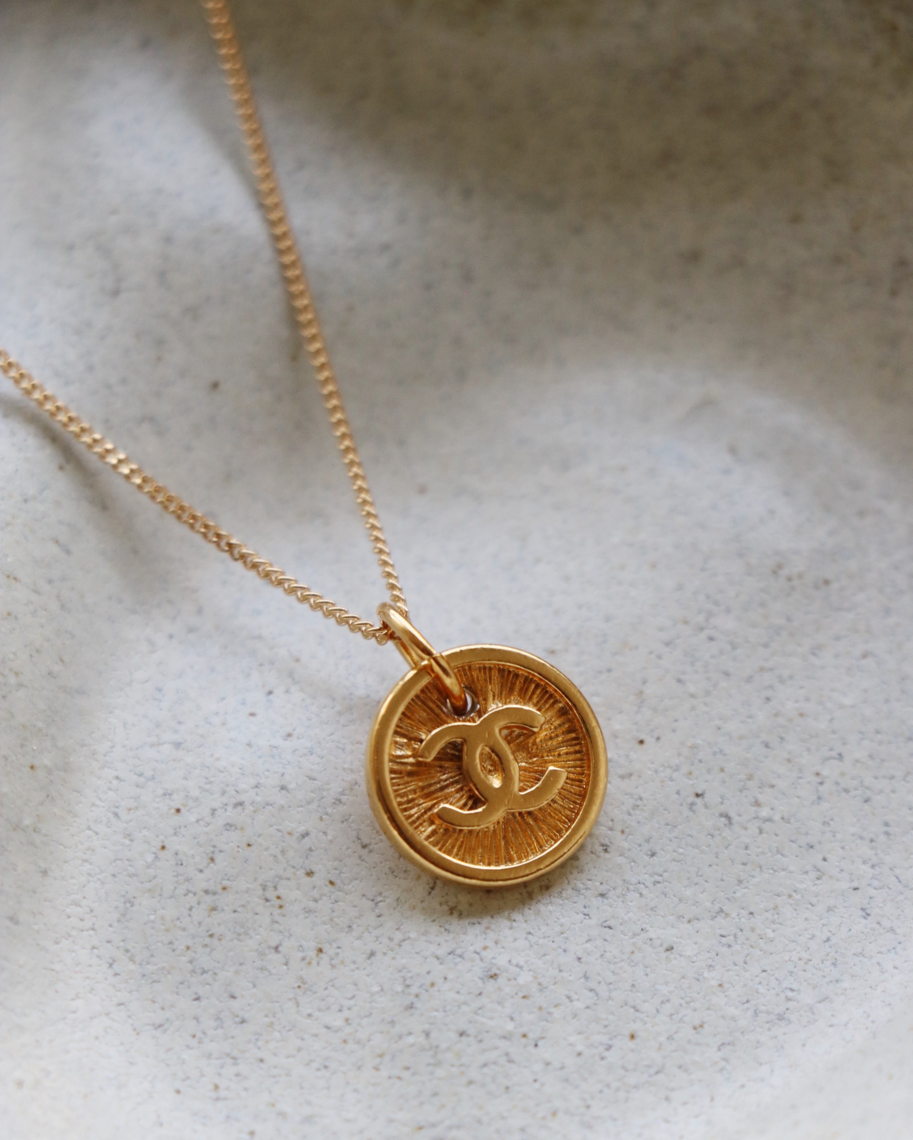 COLLIER UPCYCLÉ CHANEL | DORÉ