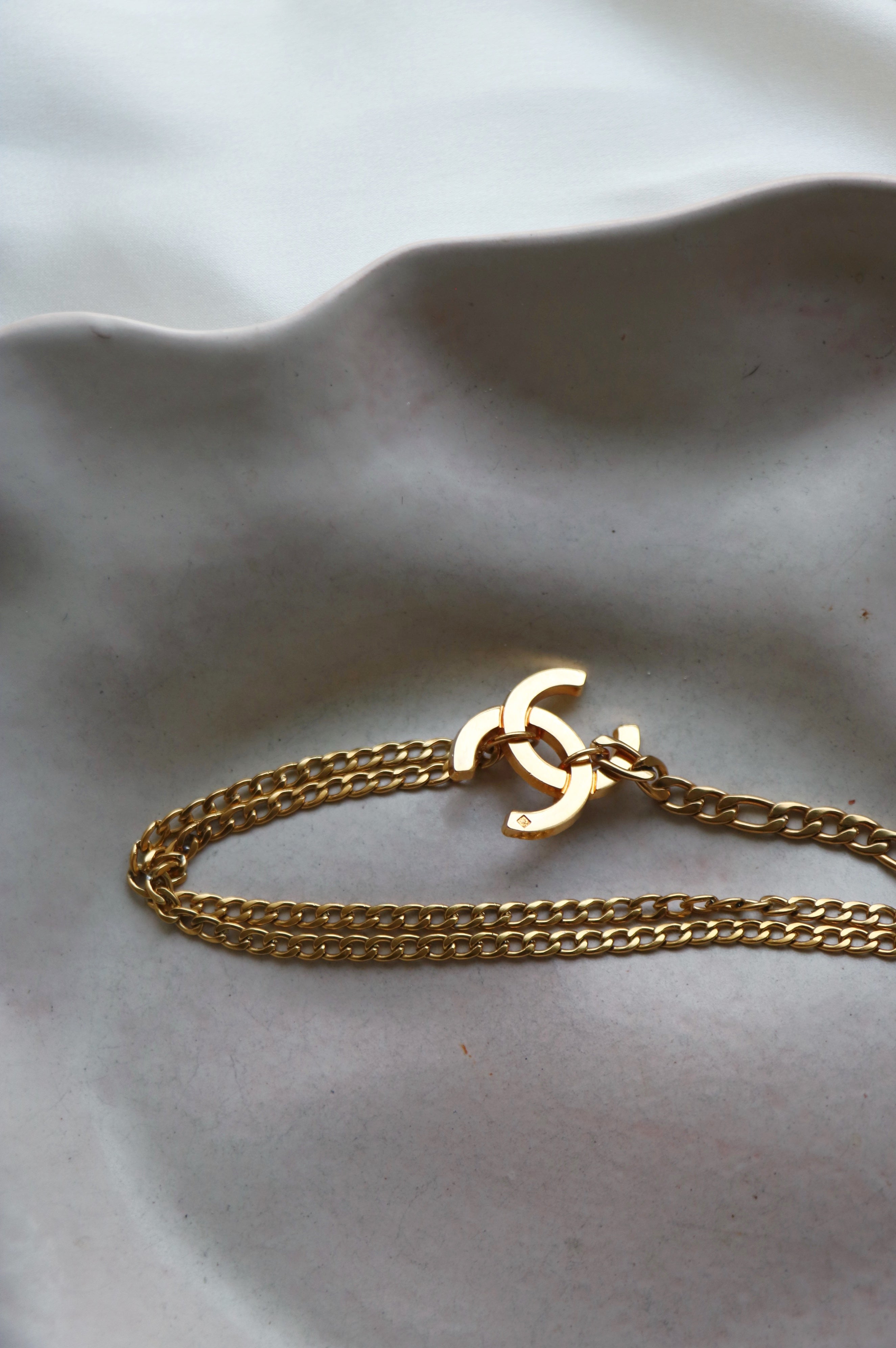COLLIER CHOKER UPCYCLÉ CHANEL