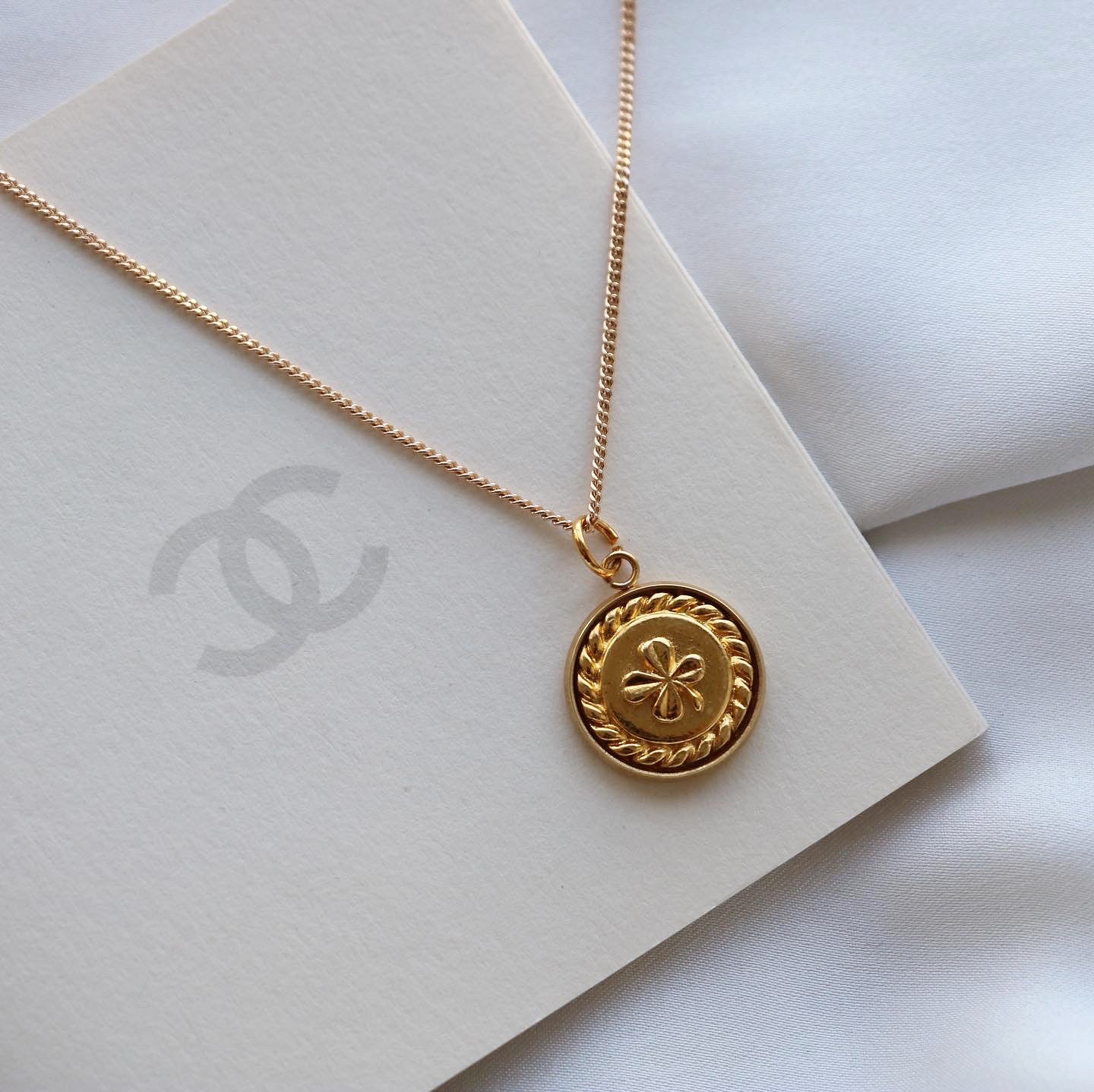COLLIER UPCYCLÉ CHANEL | LUCKY