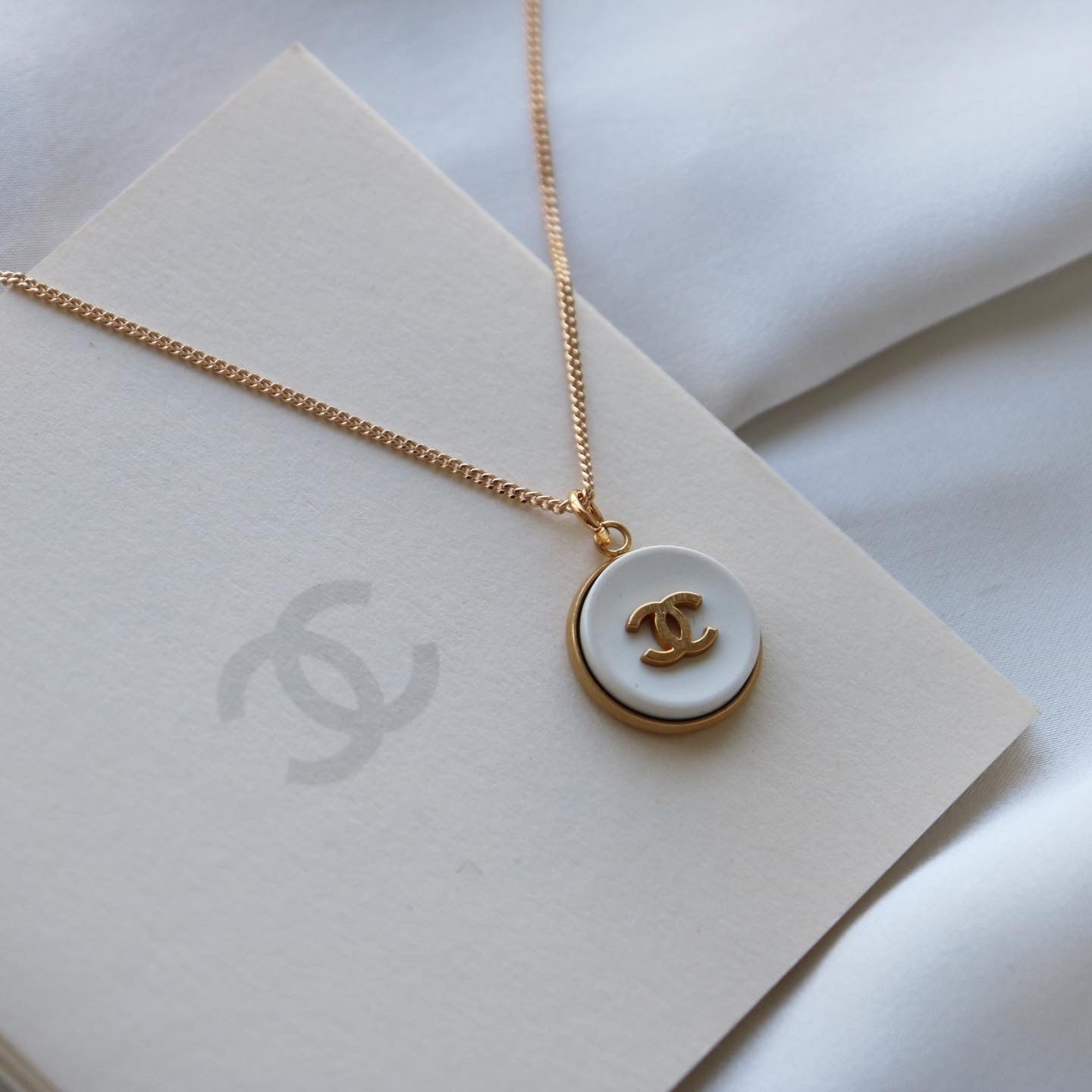 COLLIER UPCYCLÉ CHANEL | BLANC N°2