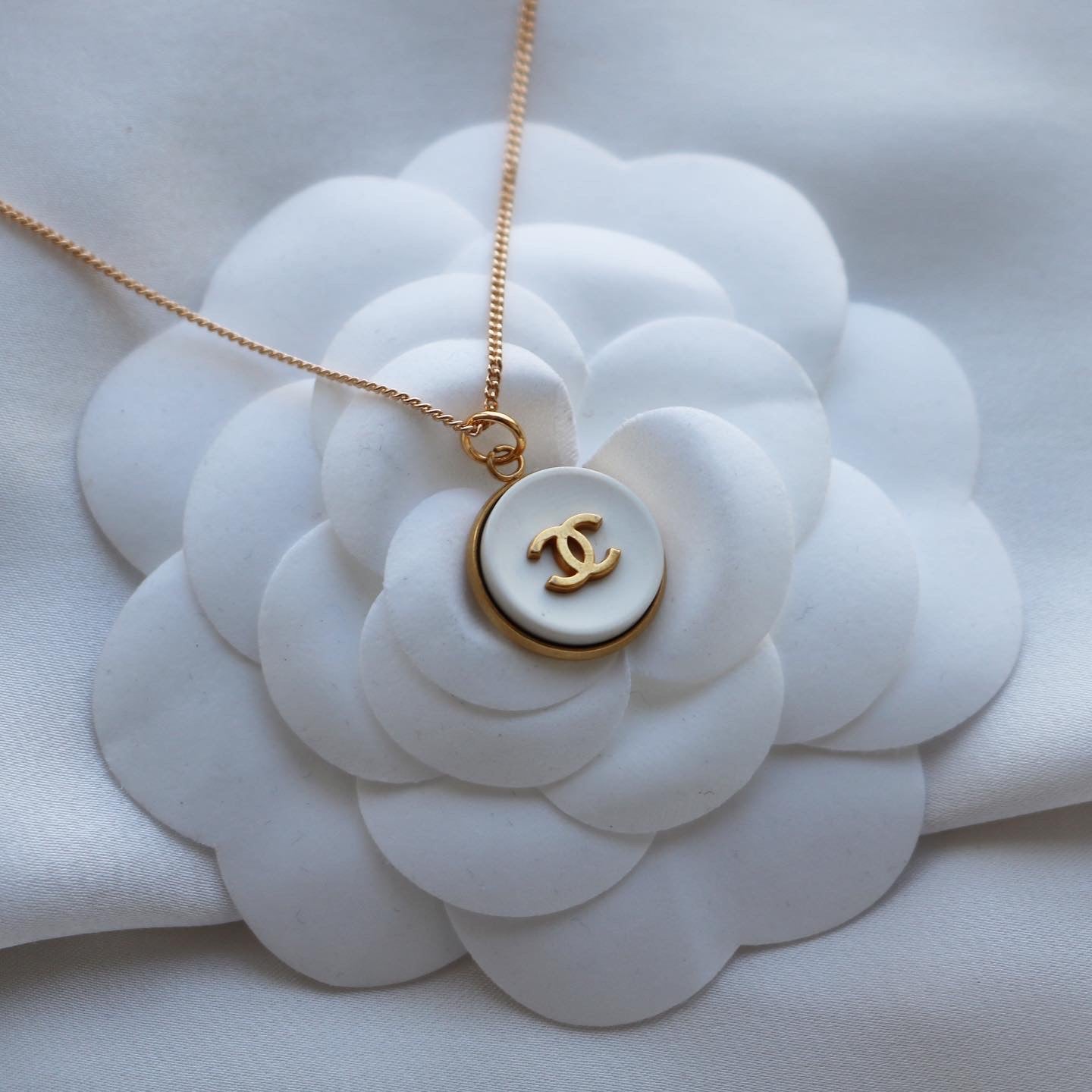 COLLIER UPCYCLÉ CHANEL | BLANC N°2