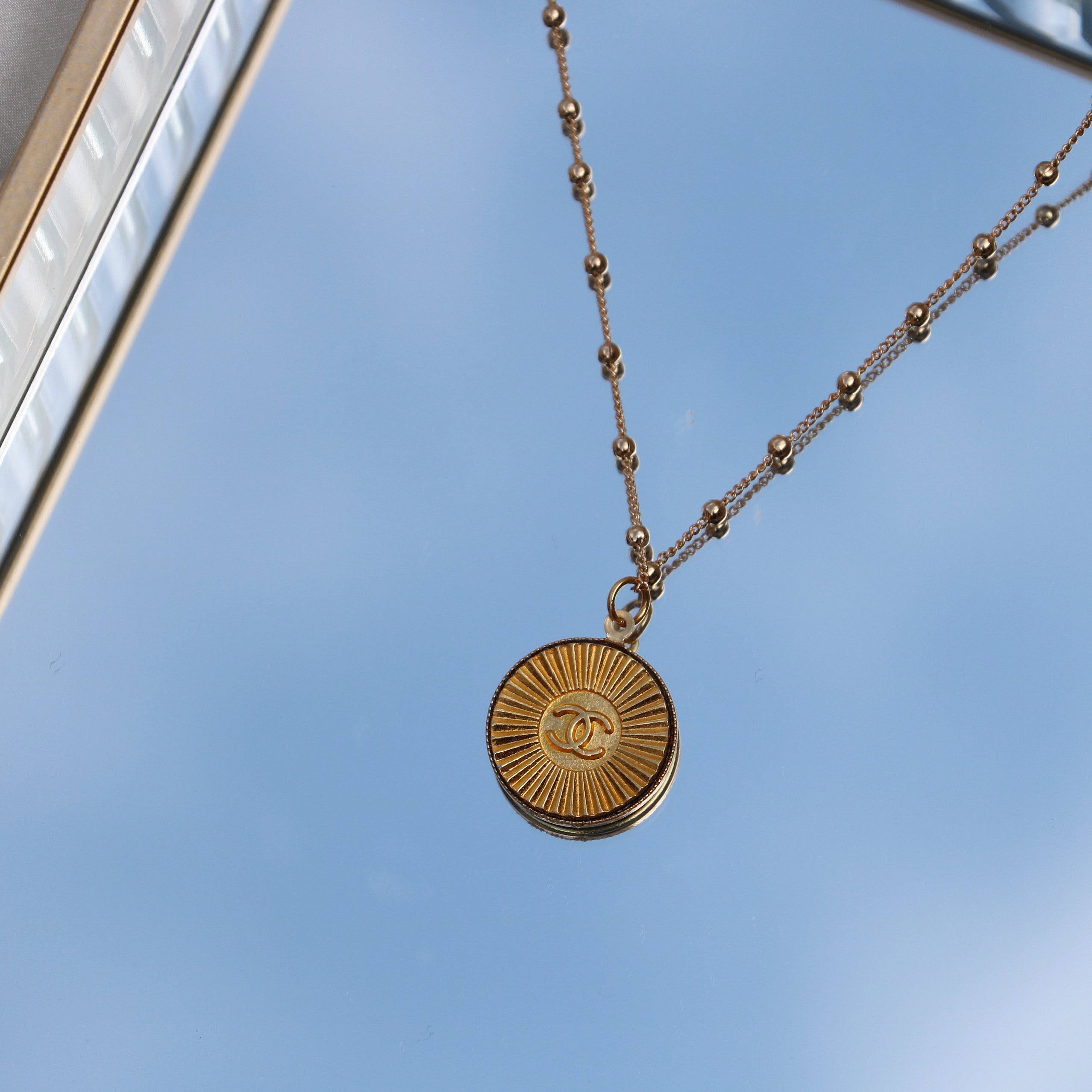 COLLIER UPCYCLÉ CHANEL SOLEIL
