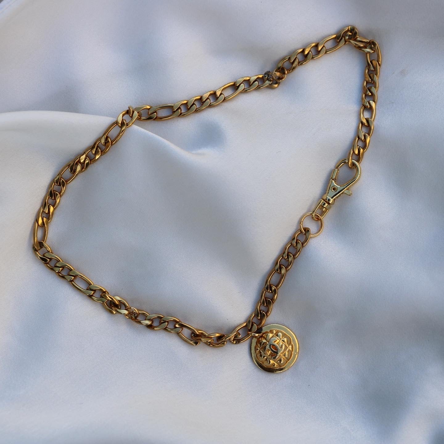 COLLIER CHOKER UPCYCLÉ CHANEL | MATELASSÉ