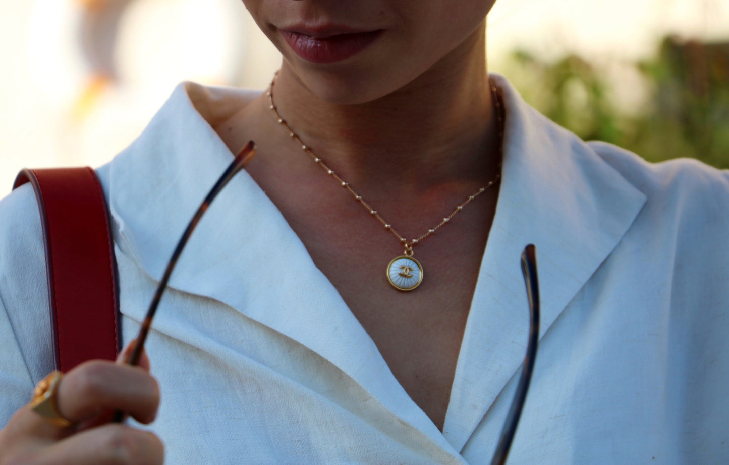 COLLIER UPCYCLÉ CHANEL | BLANC À RAYURES