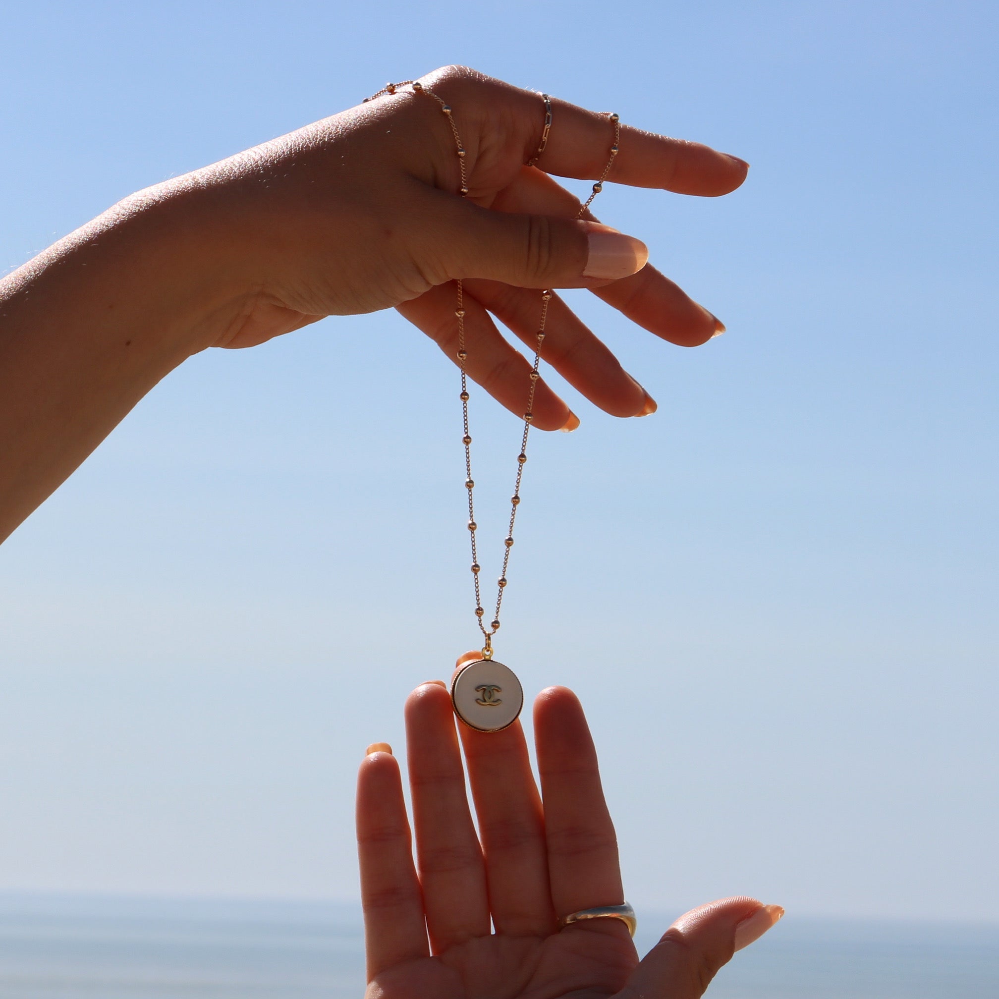 COLLIER UPCYCLÉ CHANEL | BLANC