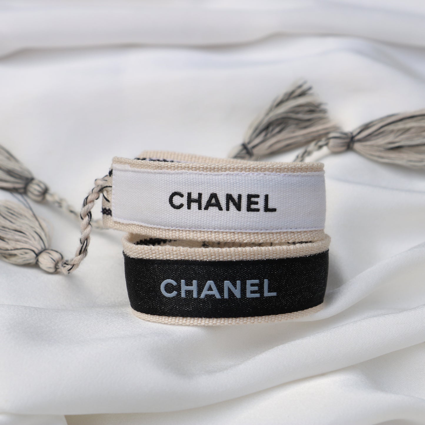 BRACELET TISSÉ UPCYCLÉ CHANEL | BLANC & BEIGE