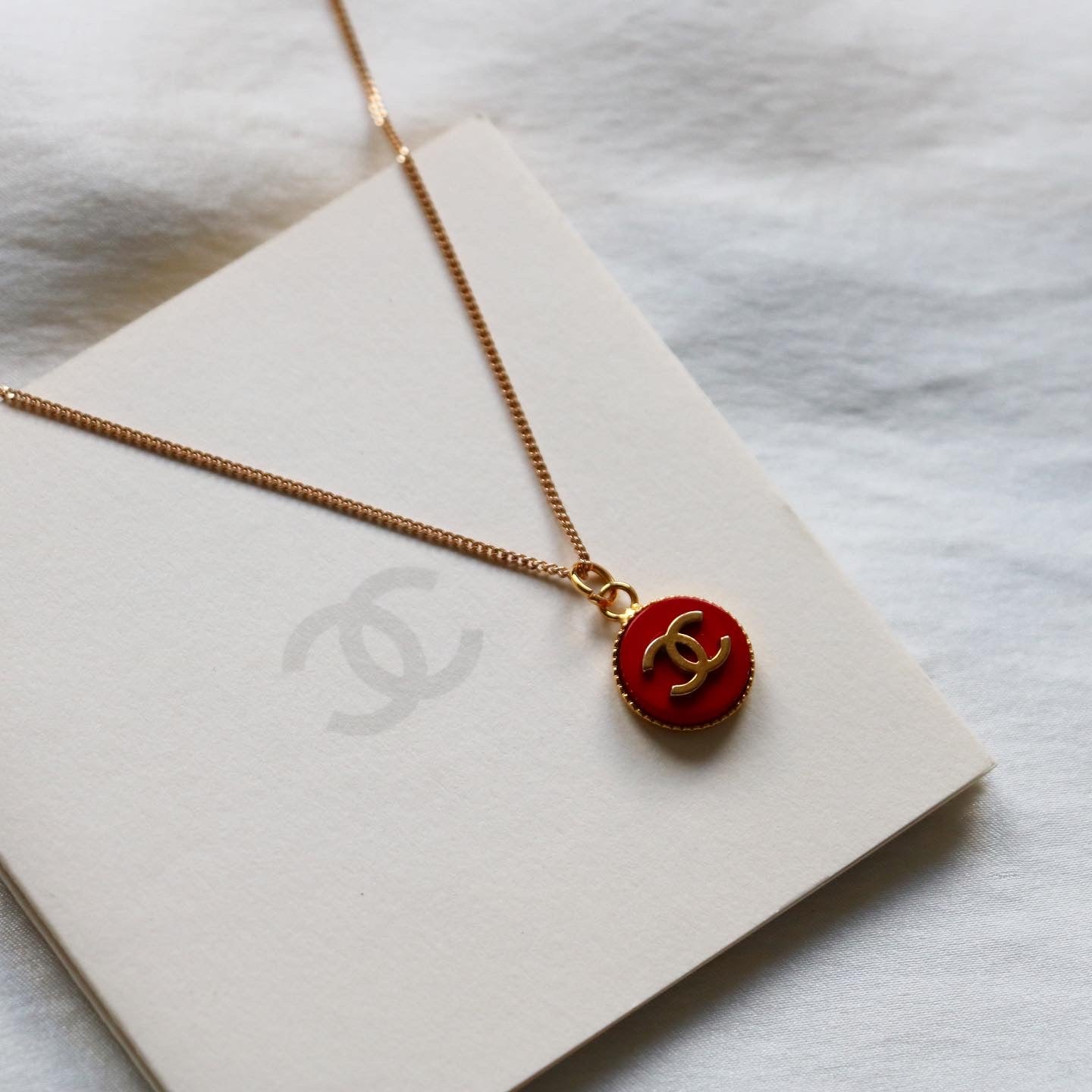 COLLIER UPCYCLÉ CHANEL | ROUGE RARE