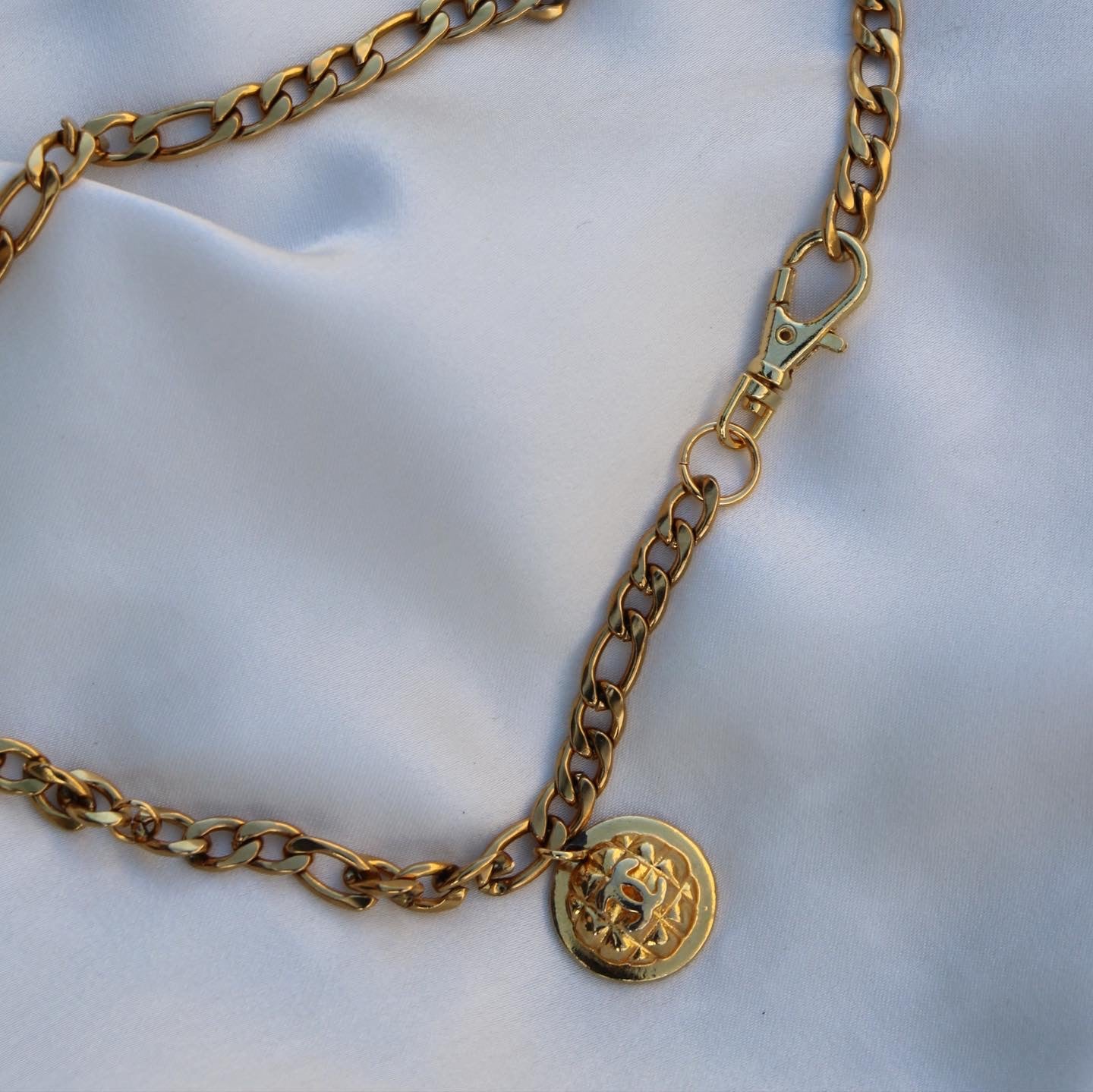 COLLIER CHOKER UPCYCLÉ CHANEL | MATELASSÉ