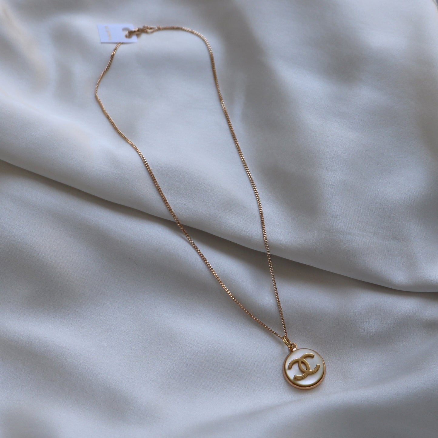 COLLIER RARE UPCYCLÉ CHANEL | NACRE